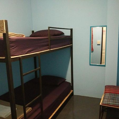 J Giant Hostel Чиангмай Екстериор снимка
