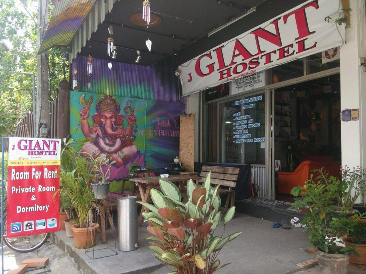 J Giant Hostel Чиангмай Екстериор снимка