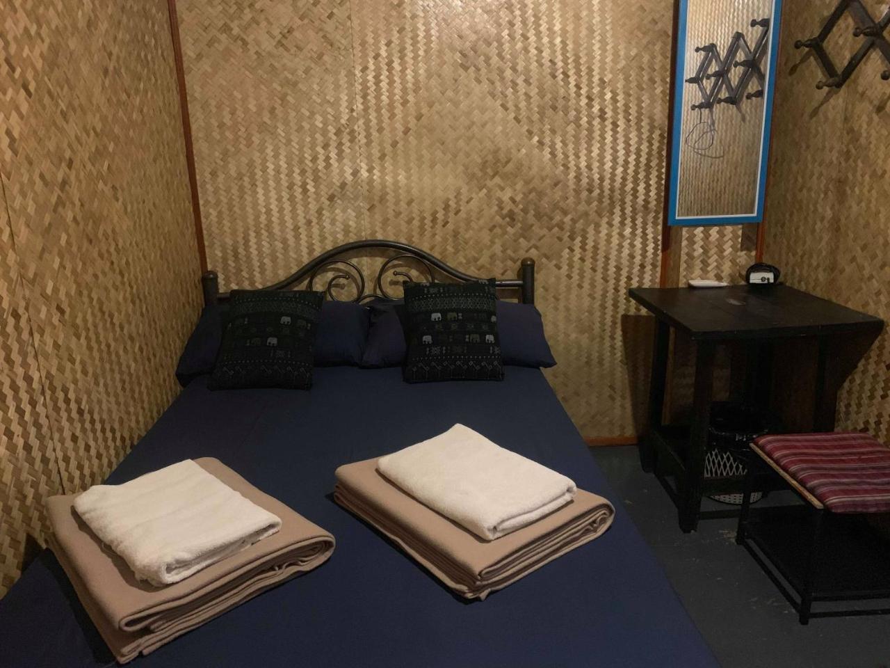 J Giant Hostel Чиангмай Екстериор снимка