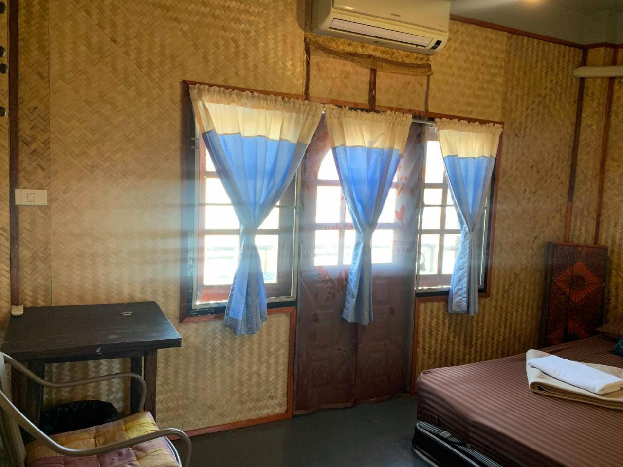 J Giant Hostel Чиангмай Екстериор снимка