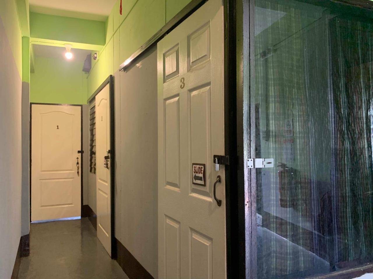 J Giant Hostel Чиангмай Екстериор снимка
