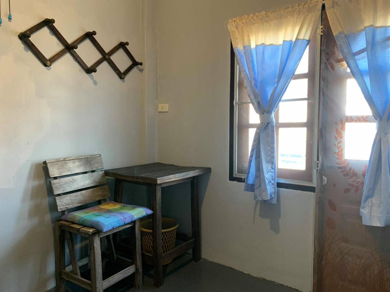 J Giant Hostel Чиангмай Екстериор снимка