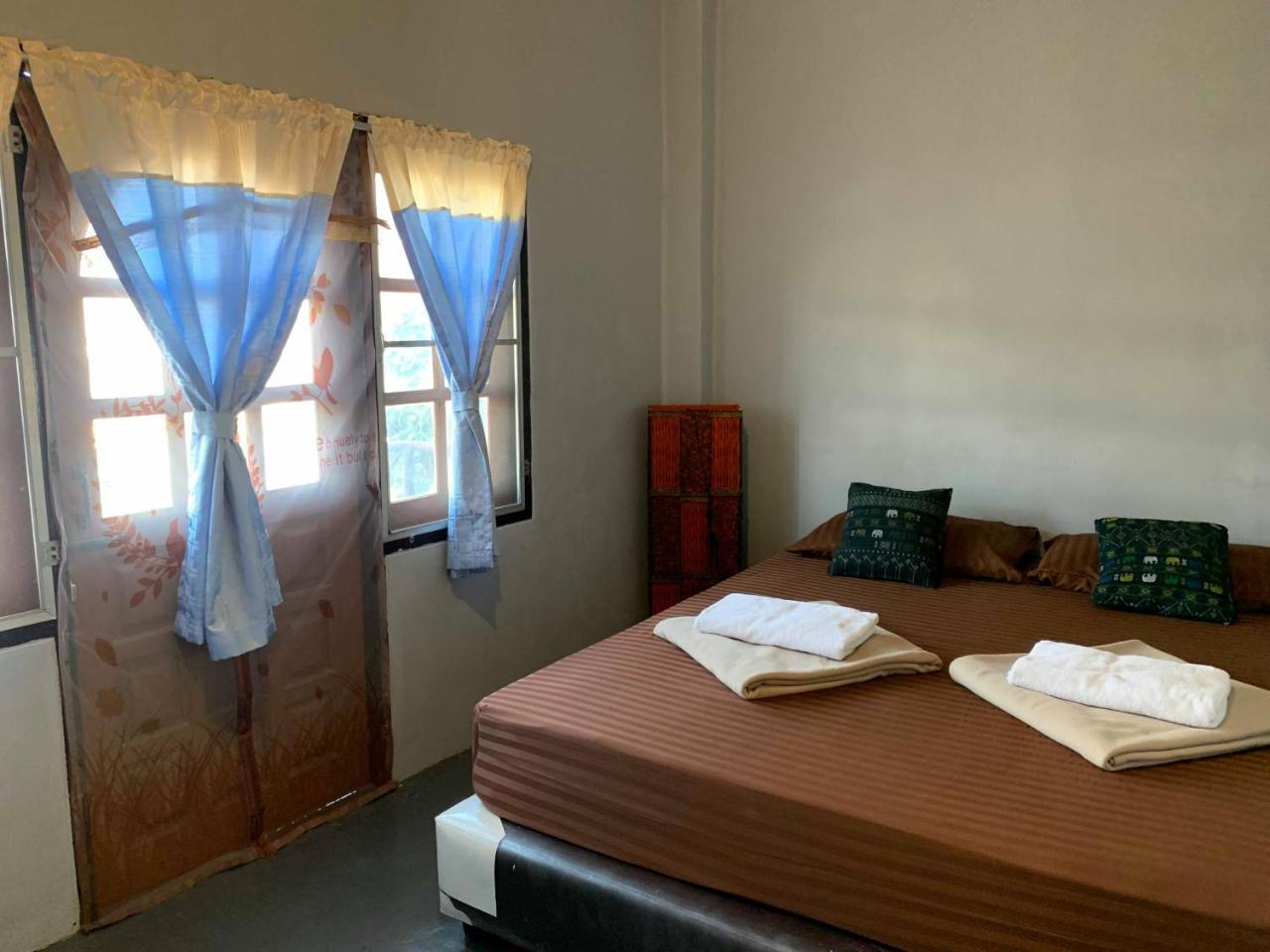 J Giant Hostel Чиангмай Екстериор снимка
