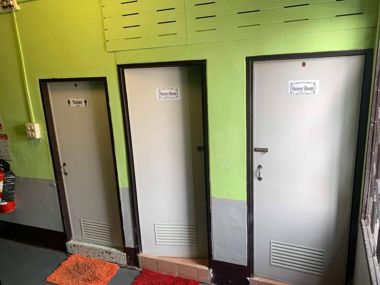 J Giant Hostel Чиангмай Екстериор снимка
