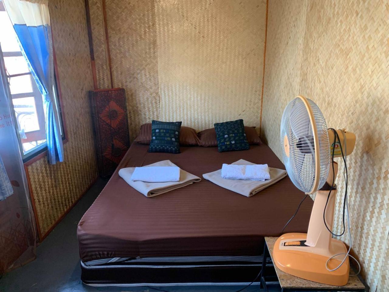 J Giant Hostel Чиангмай Екстериор снимка