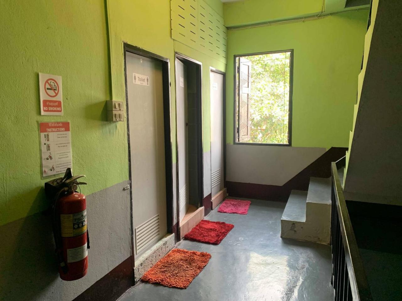 J Giant Hostel Чиангмай Екстериор снимка