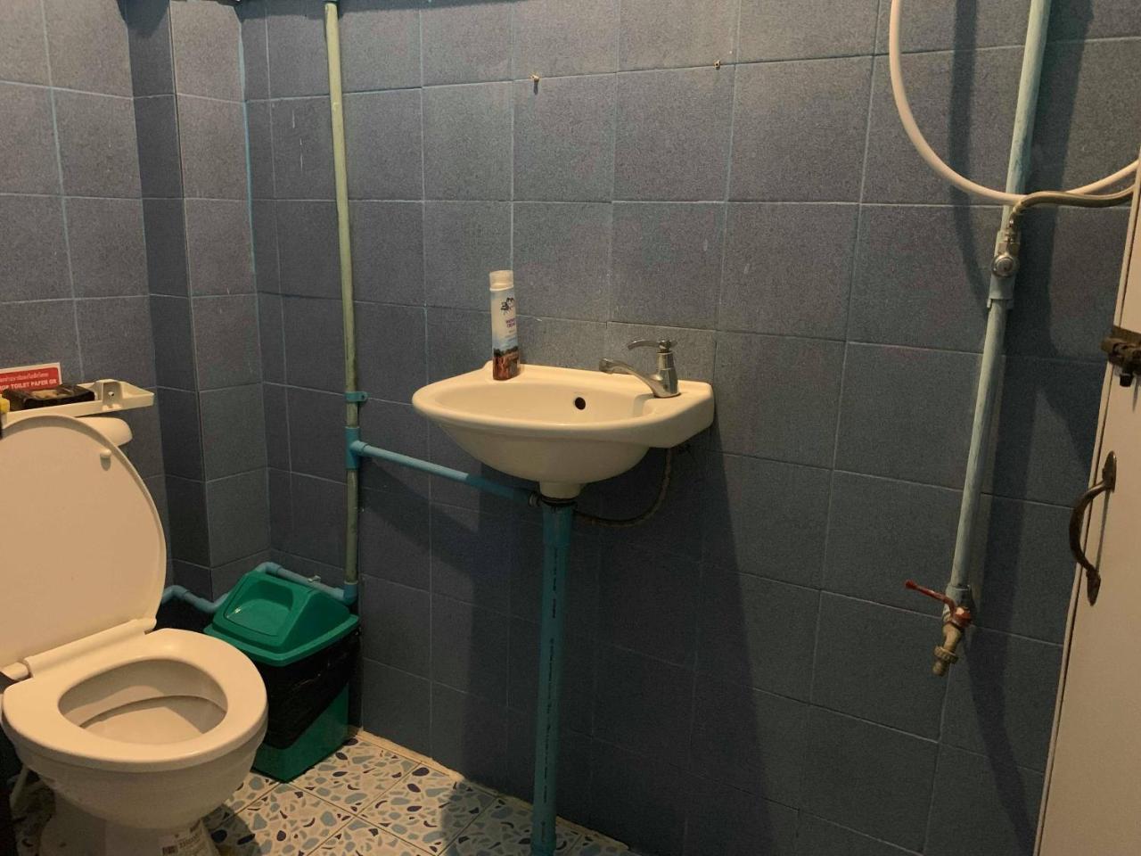 J Giant Hostel Чиангмай Екстериор снимка